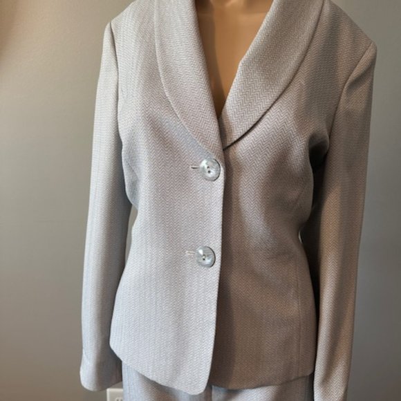 LE SUIT SAGE GREEN CHEVRON 2PC WOMEN'S SUIT - Picture 2 of 9